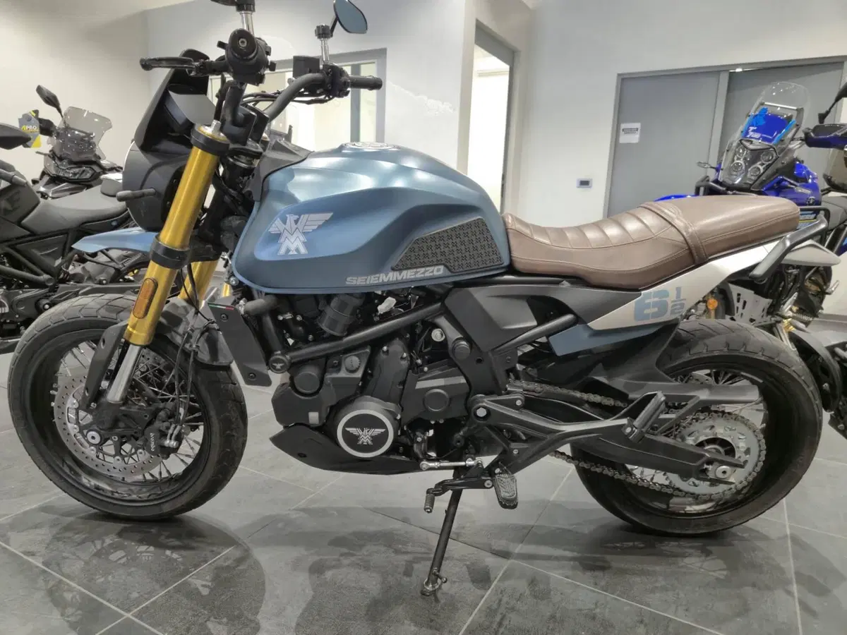 Moto Morini SEIEMMEZZO SCR (2022 - 26) (4)