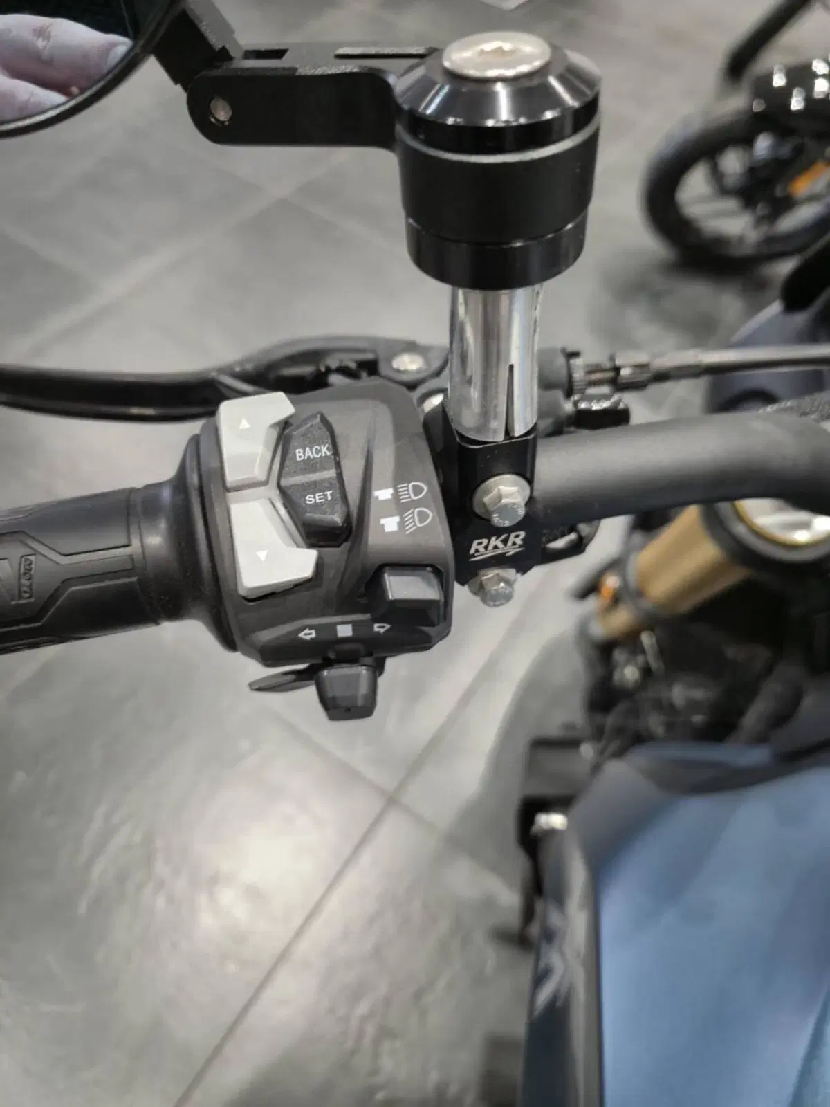 Moto Morini SEIEMMEZZO SCR (2022 - 26) (11)