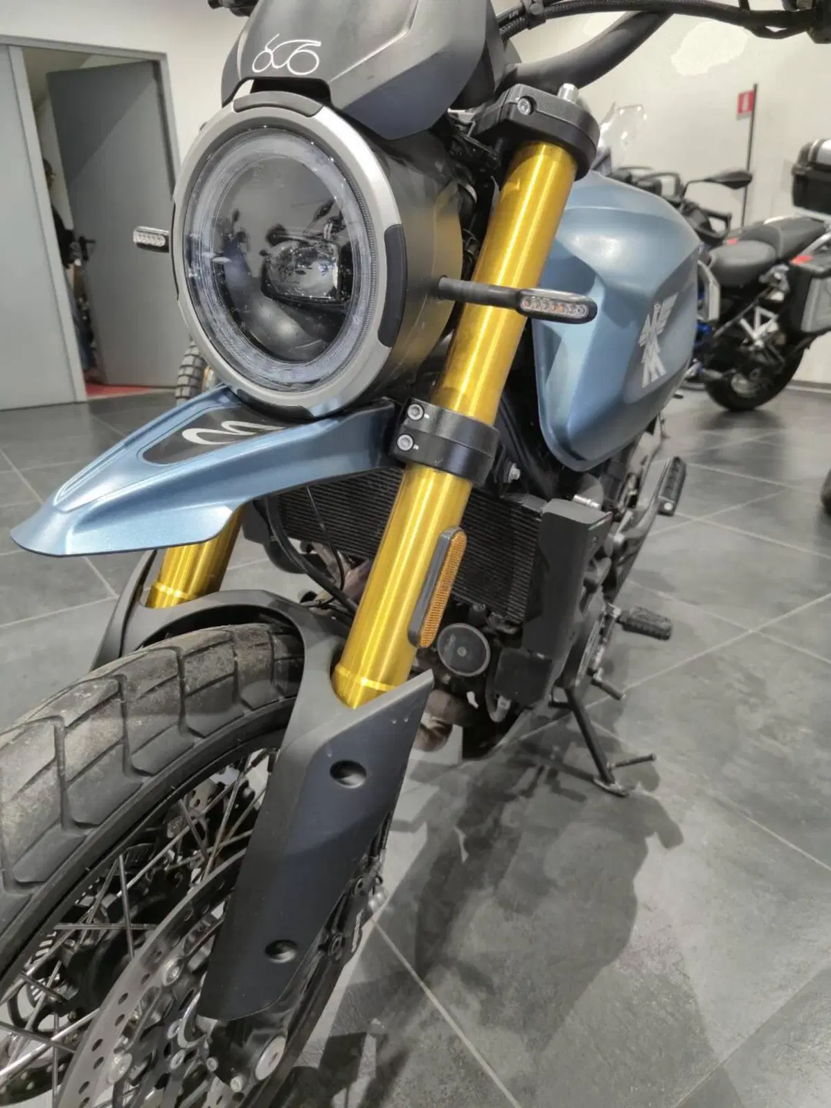 Moto Morini SEIEMMEZZO SCR (2022 - 26) (3)