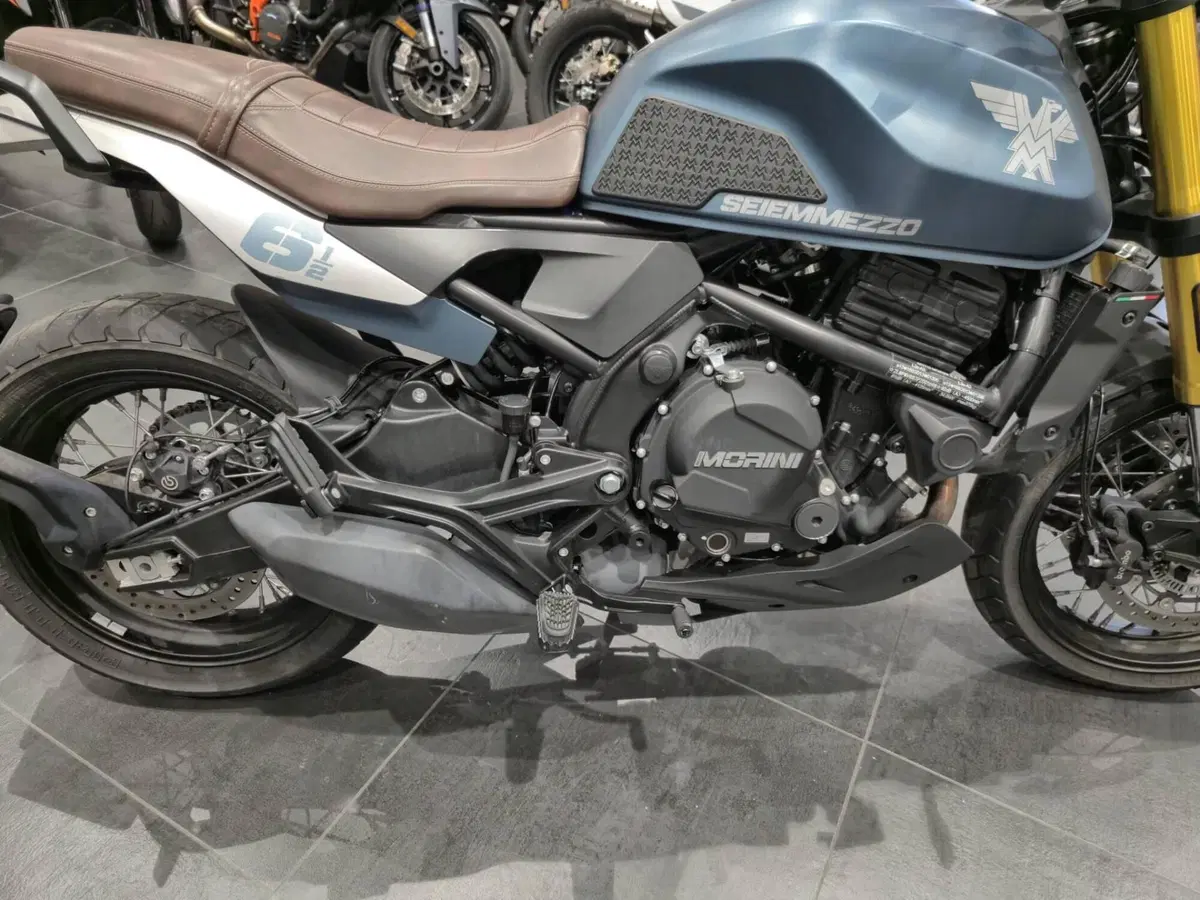 Moto Morini SEIEMMEZZO SCR (2022 - 26) (2)