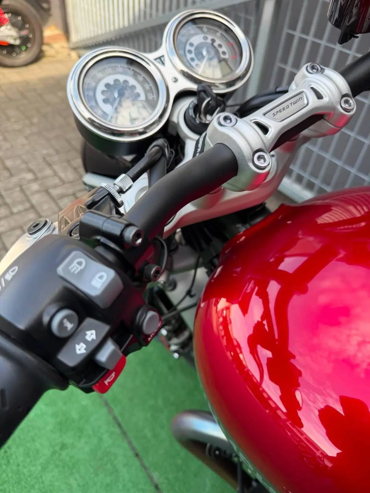 Triumph Speed Twin 1200 (2021 - 24) (6)