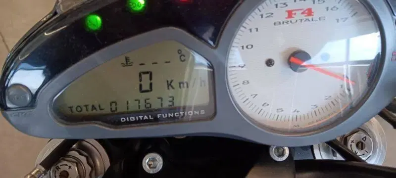 MV Agusta Brutale 750 S (2002 - 06) (4)
