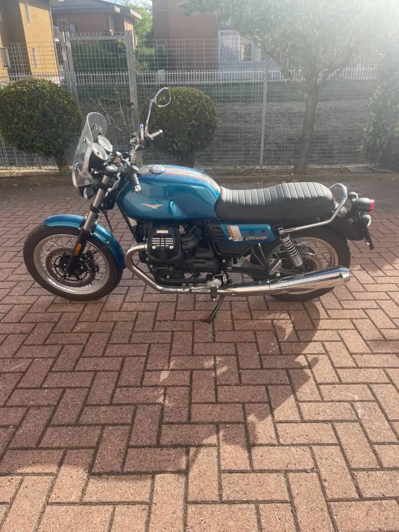 Moto Guzzi V7 III Special (2017 - 20) (3)
