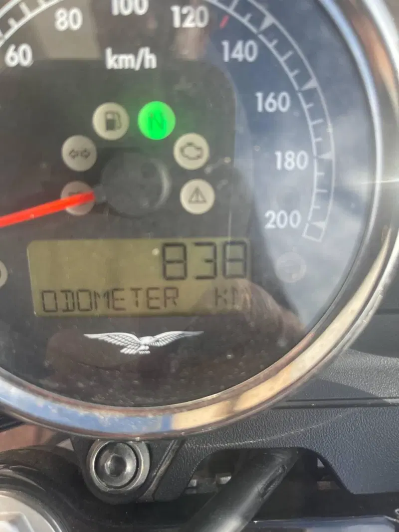 Moto Guzzi V7 III Special (2017 - 20) (4)