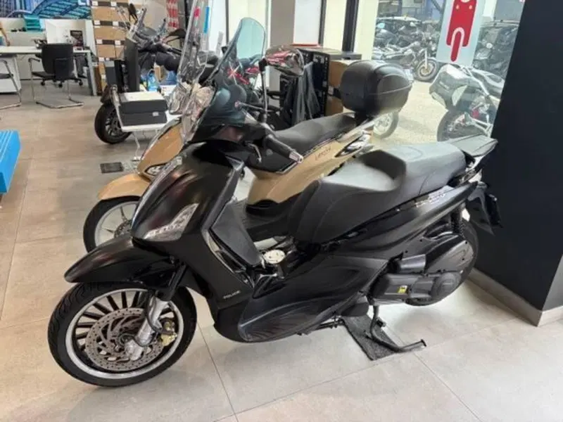 Piaggio Beverly 300 i.e. Police ABS-ASR (2017 - 20) (4)