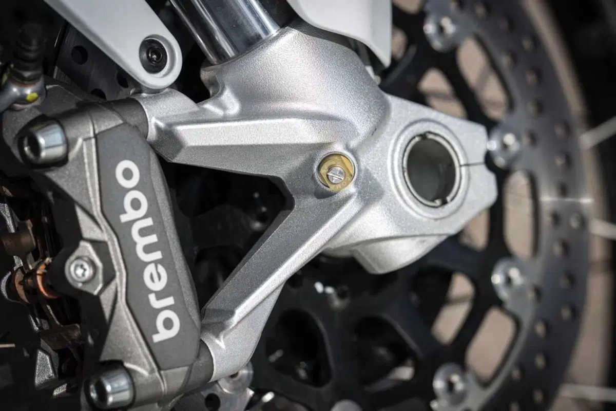 TEST Ducati DesertX 2026: esagerata su qualsiasi fondo. Caratteristiche e prezzo ma, soprattutto, come va, in strada e in offroad [VIDEO] (5)