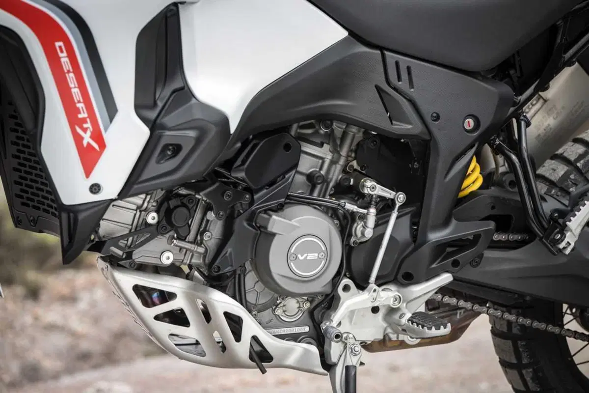 TEST Ducati DesertX 2026: esagerata su qualsiasi fondo. Caratteristiche e prezzo ma, soprattutto, come va, in strada e in offroad [VIDEO] (7)
