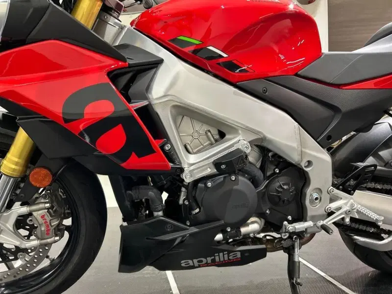 Aprilia Tuono V4 (2021 - 24) (13)