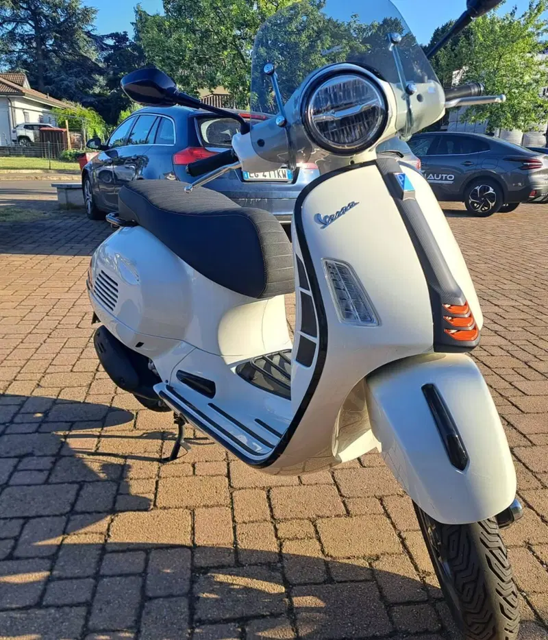 Vespa GTS 300 Super Sport (2023 - 24)