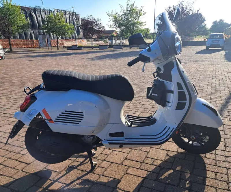 Vespa GTS 300 Super Sport (2023 - 24) (2)