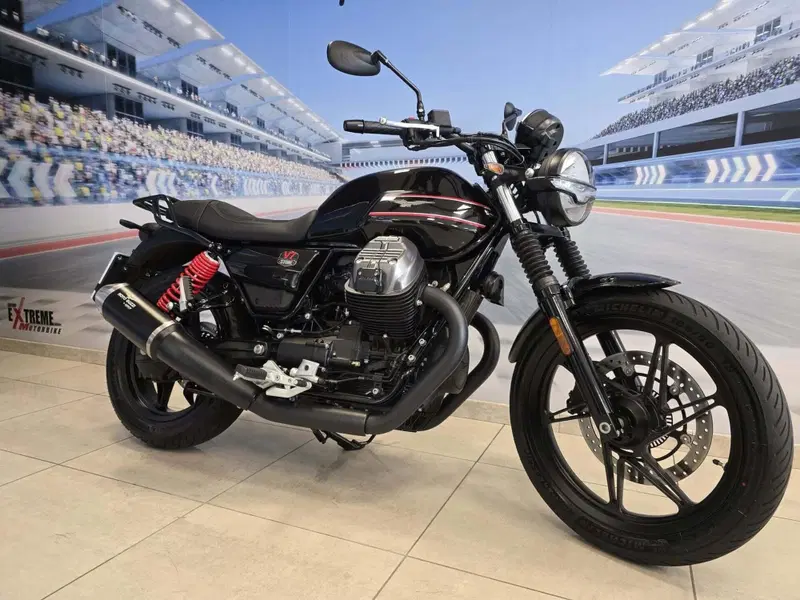 Moto Guzzi V7 Stone Special Edition (2022 - 25) (2)