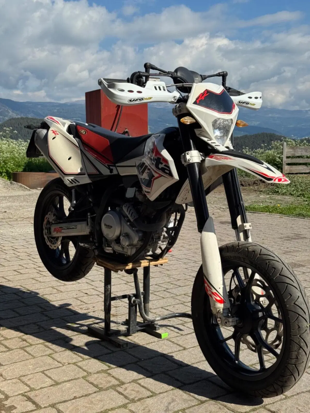 Betamotor RR 125 4T Motard LC (2010 - 17) (2)
