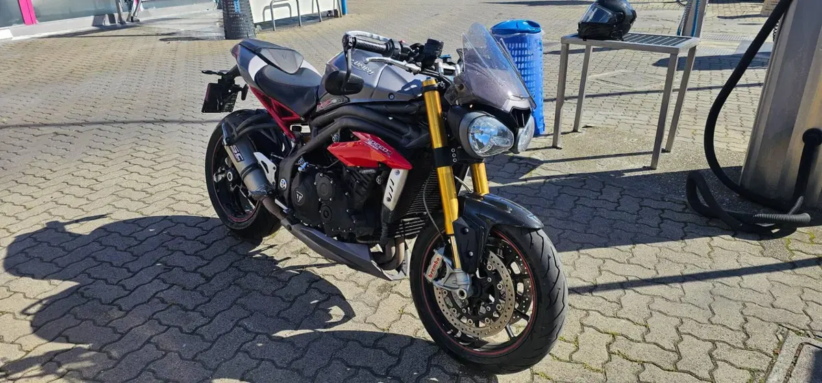 Triumph Speed Triple 1050 R ABS (2016 - 17)