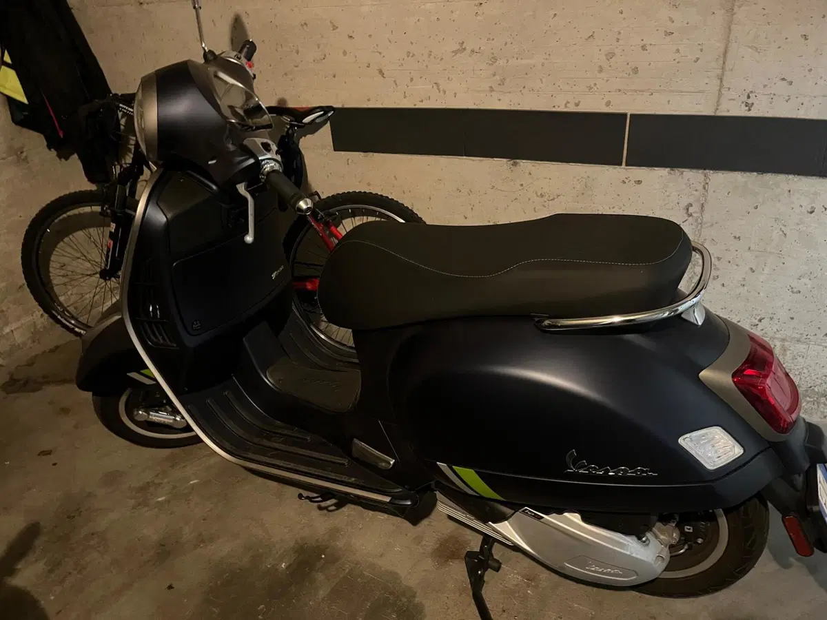 Vespa GTS 300 Supertech Hpe (2021 - 22) (2)