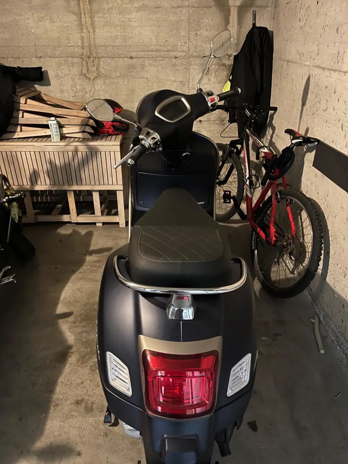 Vespa GTS 300 Supertech Hpe (2021 - 22) (4)