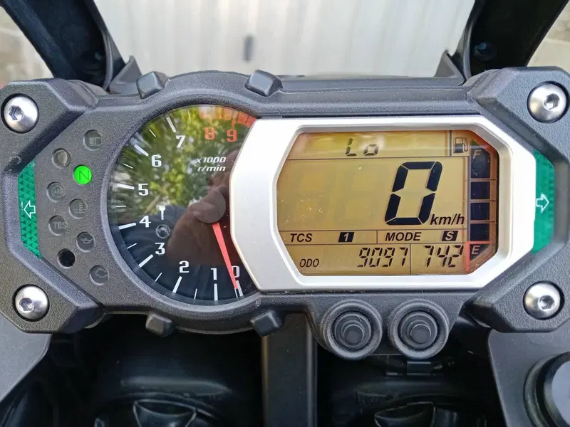 Yamaha XT1200Z Super Ténéré First Edition (2010 - 11) (8)