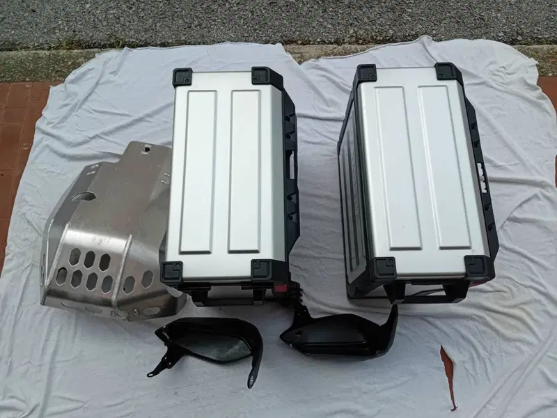 Yamaha XT1200Z Super Ténéré First Edition (2010 - 11) (15)