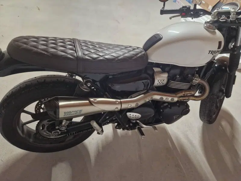 Triumph Street Twin 900 (2017 - 18) (2)