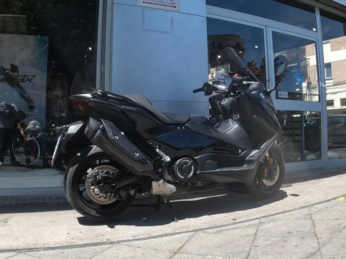 Yamaha T-Max 560 (2022 - 24)
