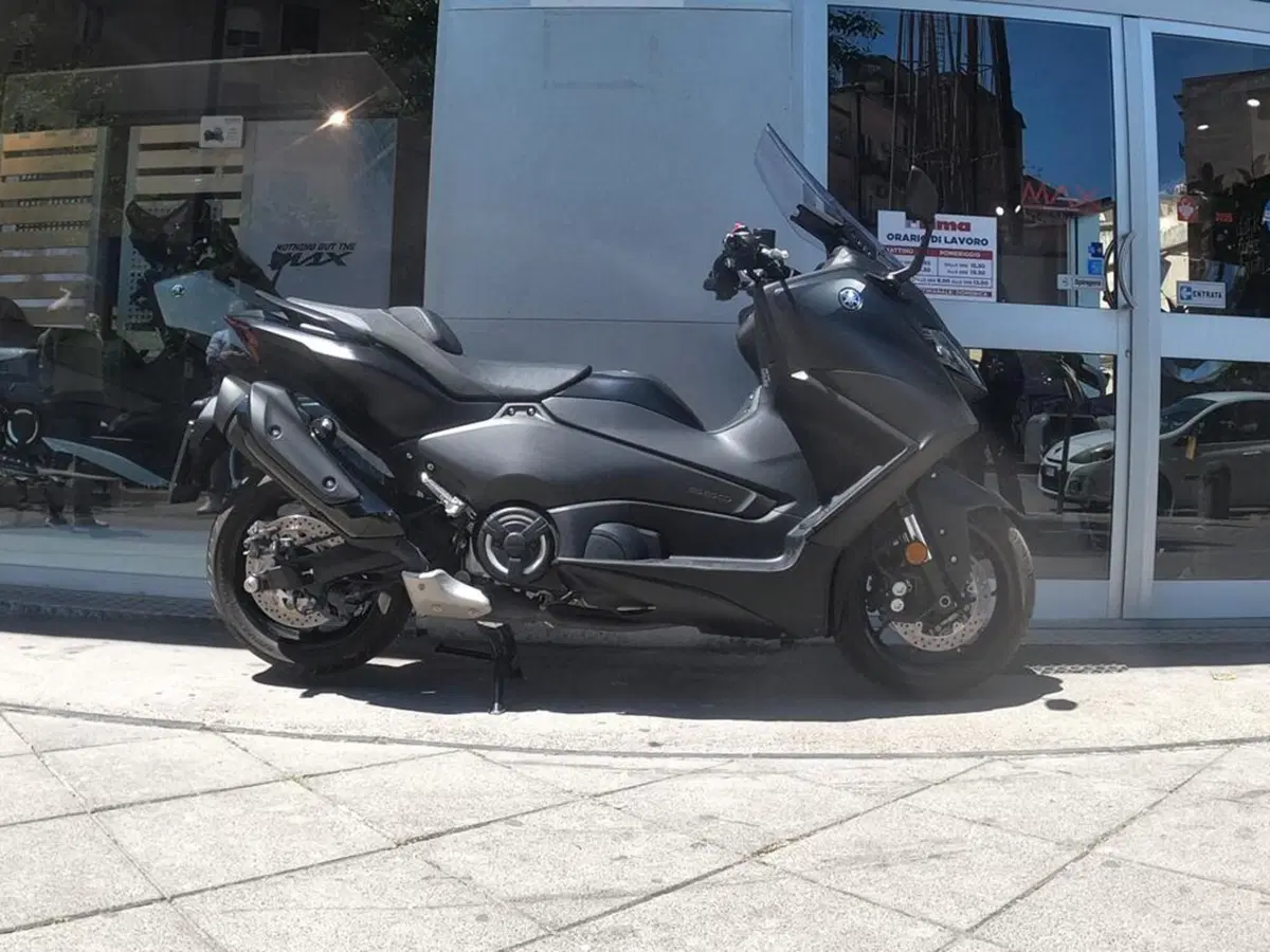 Yamaha T-Max 560 (2022 - 24) (5)