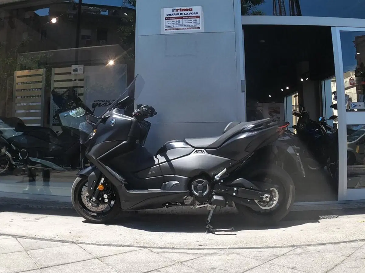 Yamaha T-Max 560 (2022 - 24) (2)