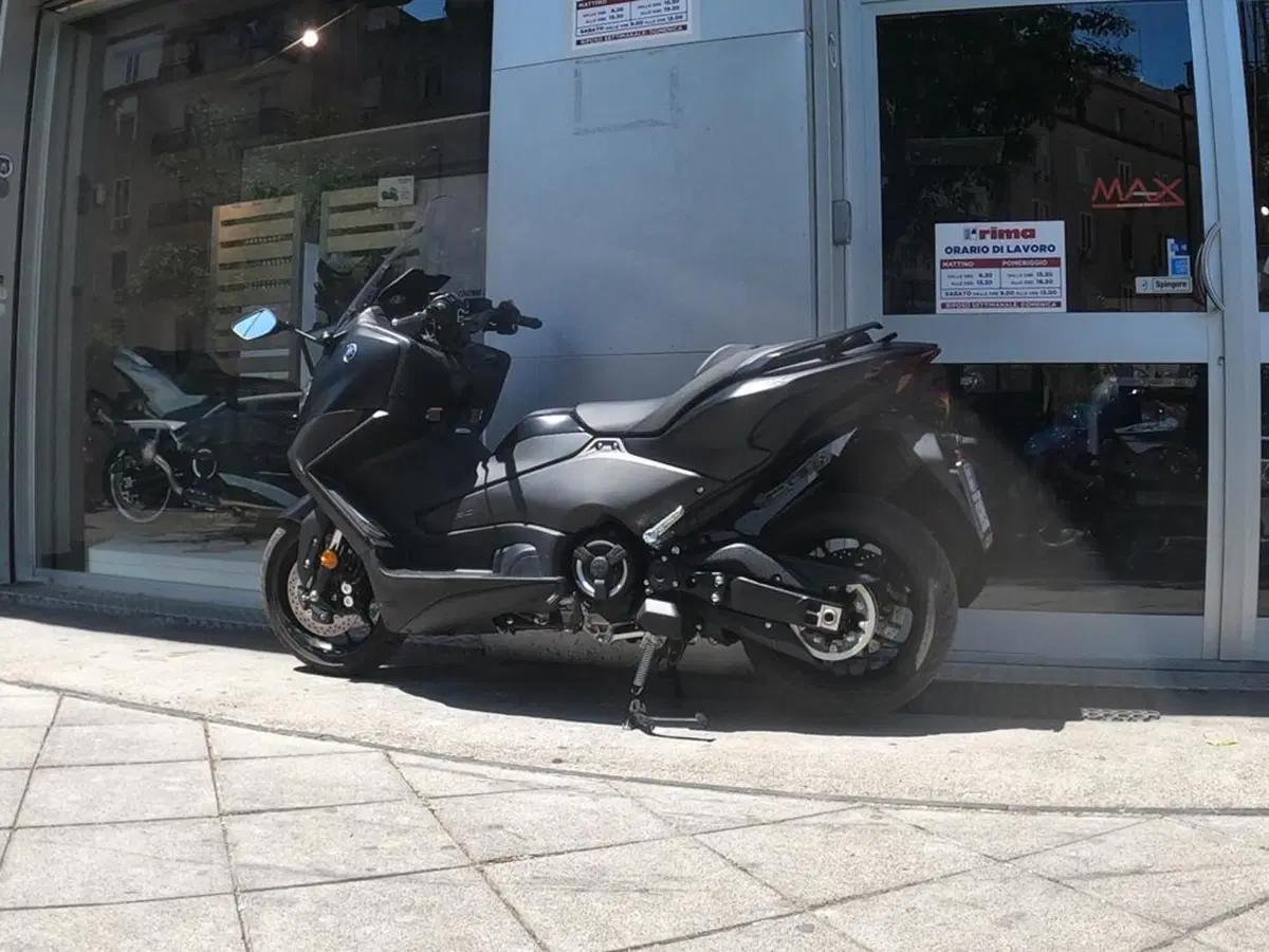 Yamaha T-Max 560 (2022 - 24) (3)