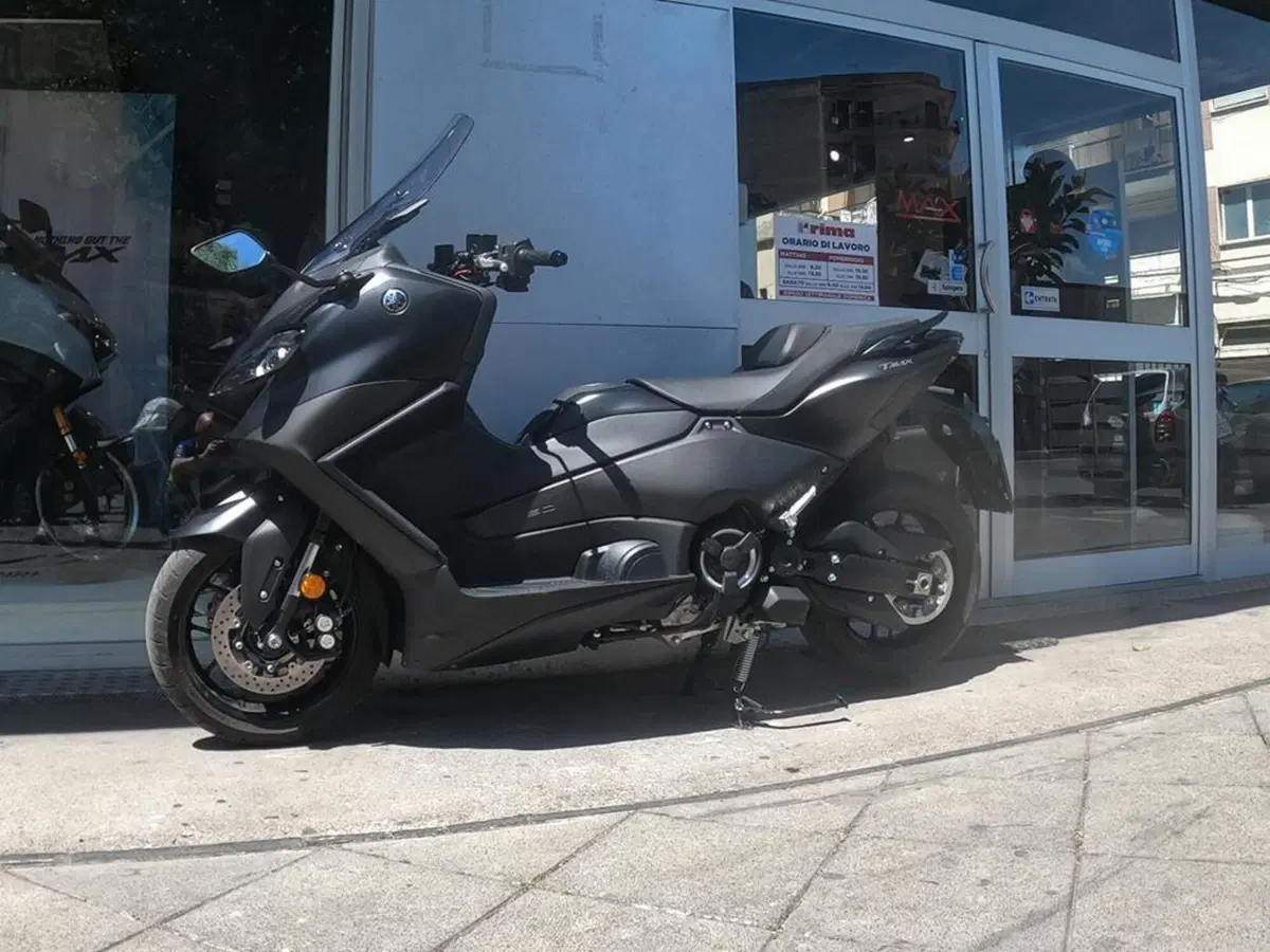Yamaha T-Max 560 (2022 - 24) (4)