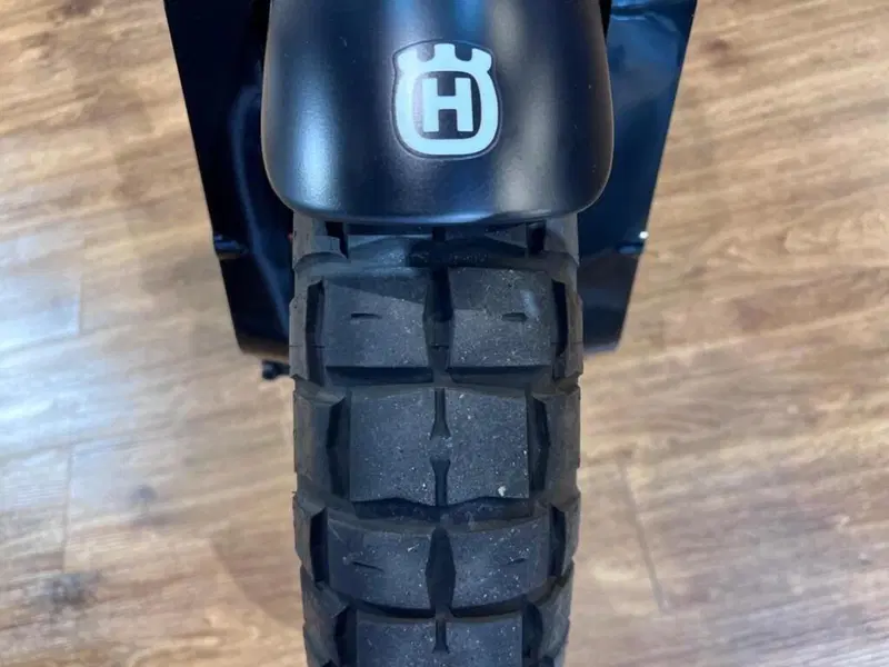 Husqvarna Svartpilen 125 (2021 - 23) (13)