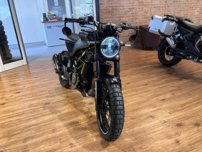 Husqvarna Svartpilen 125 (2021 - 23) (2)