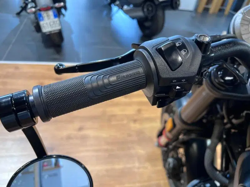 Husqvarna Svartpilen 125 (2021 - 23) (11)