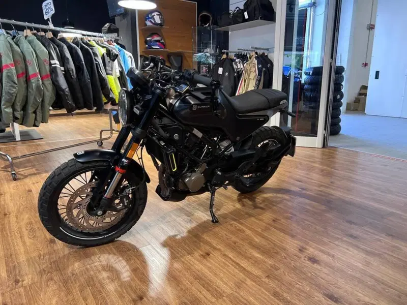 Husqvarna Svartpilen 125 (2021 - 23) (4)