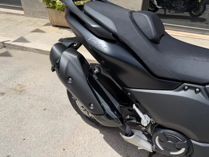 Yamaha T-Max 560 (2022 - 24) (5)