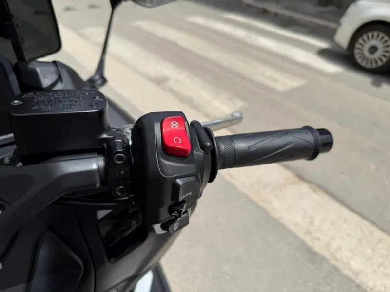 Yamaha T-Max 560 (2022 - 24) (10)