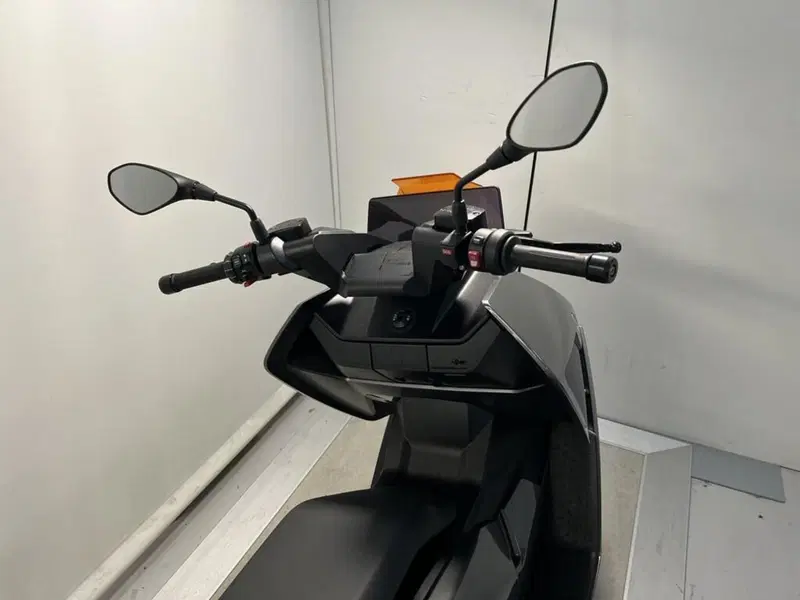 Bmw CE 04 (2021 - 25) (11)