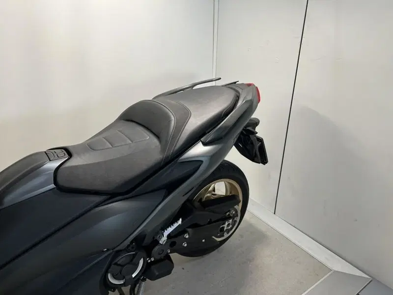 Yamaha T-Max 560 Tech Max (2021) (2)