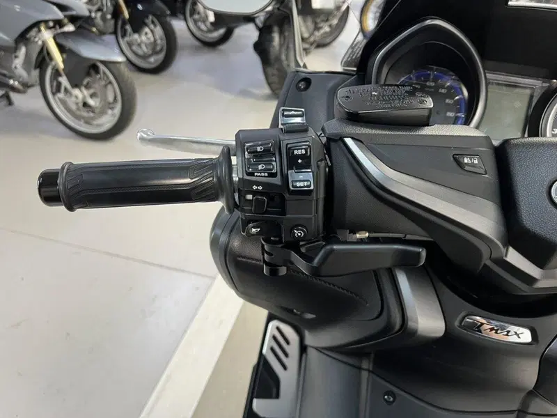 Yamaha T-Max 560 Tech Max (2021) (6)