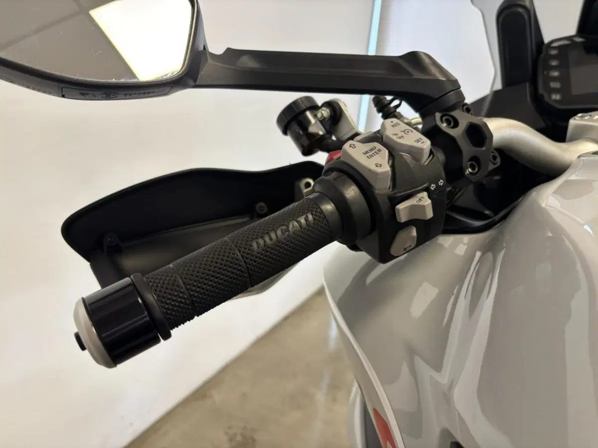 Ducati Multistrada 1200 S (2015 - 17) (11)
