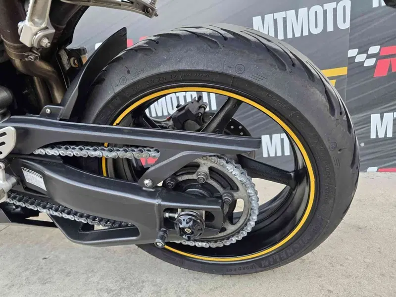 Yamaha YZF R1 (2007 - 08) (7)