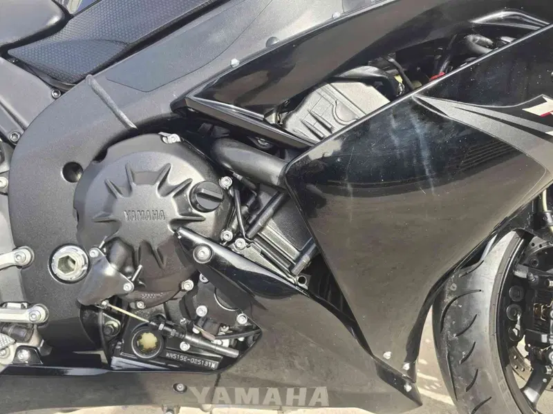 Yamaha YZF R1 (2007 - 08) (13)