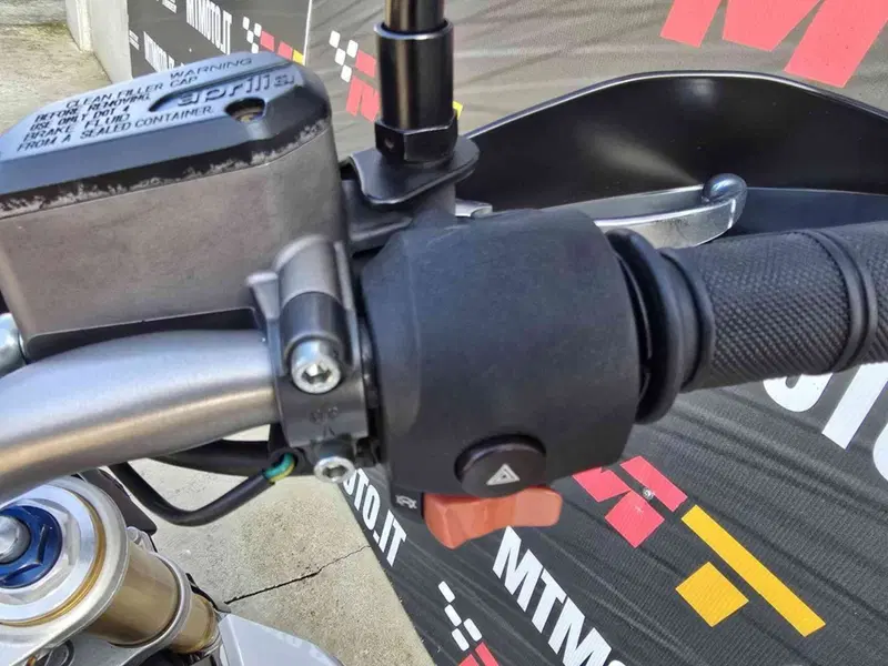 Aprilia Dorsoduro 750 (2009 - 14) (9)