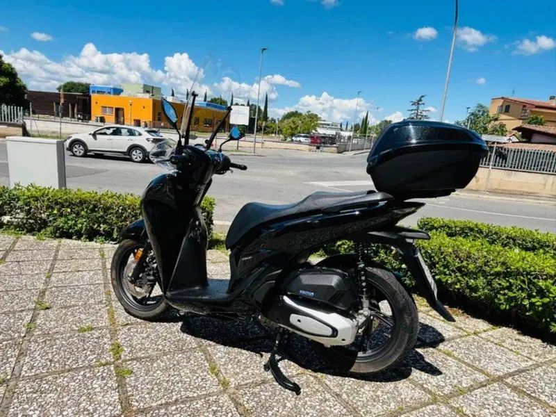 Honda SH 150i (2024 - 25) (2)