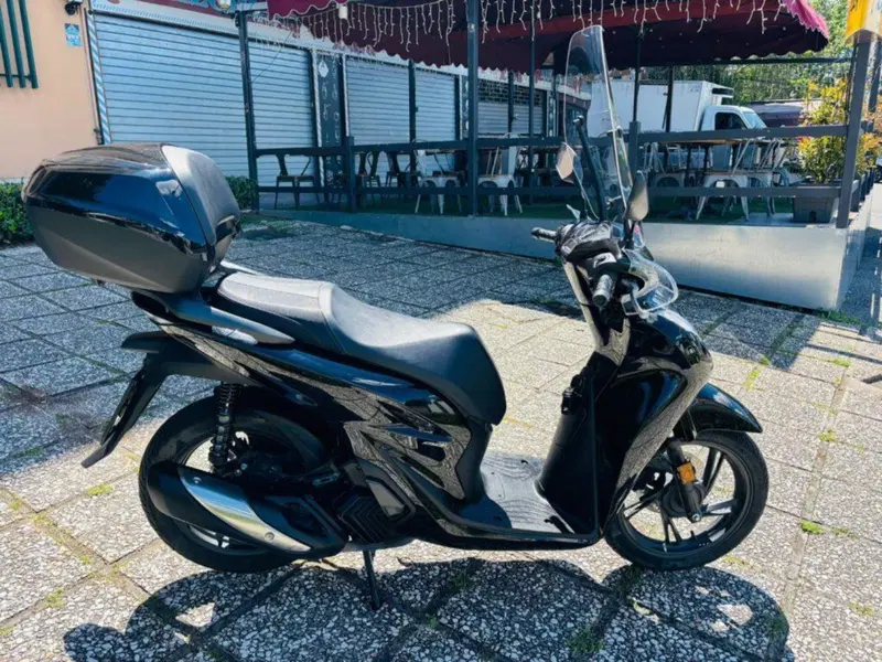 Honda SH 150i (2024 - 25) (8)