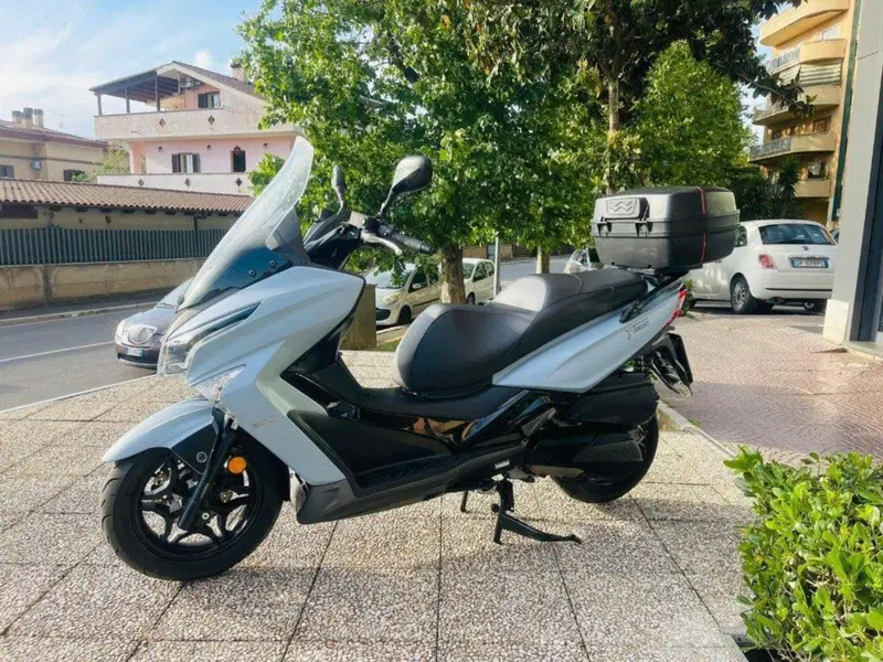 Kymco X-Town 300i (2021 - 24) (3)