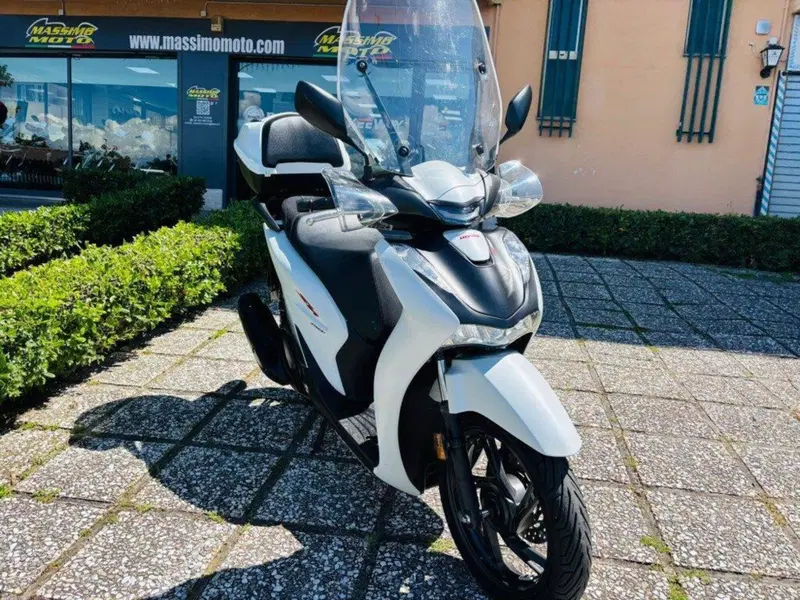Honda SH 150i (2024 - 25) (9)