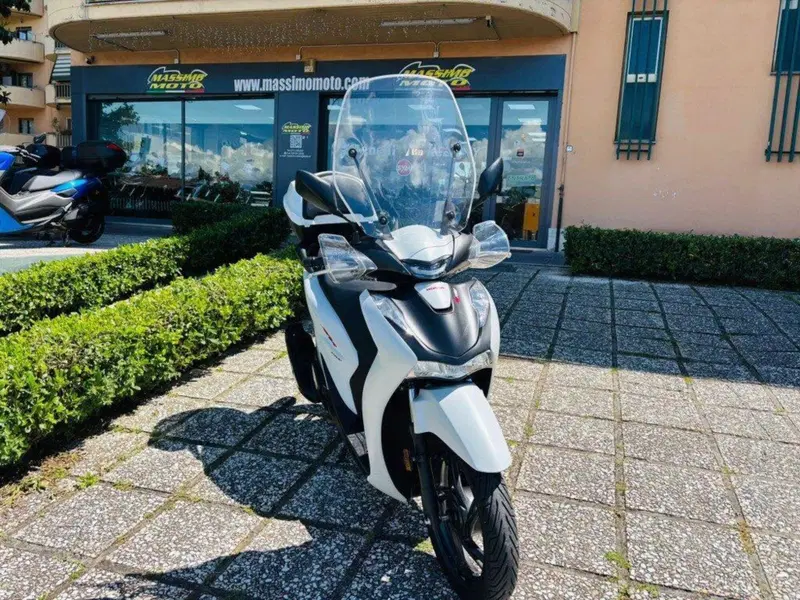 Honda SH 150i (2024 - 25) (7)