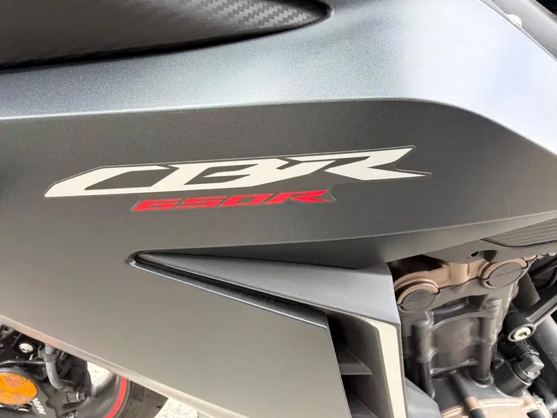 Honda CBR 650 R (2021 - 23) (8)