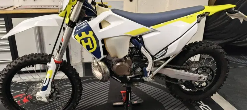 Husqvarna TE 300i (2023) (2)