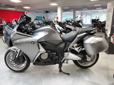 Honda VFR 1200 F DCT ABS (2010 - 16) usata