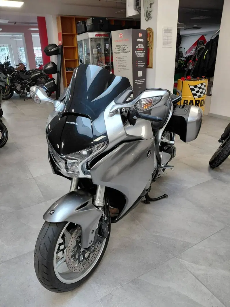 Honda VFR 1200 F DCT ABS (2010 - 16) (2)