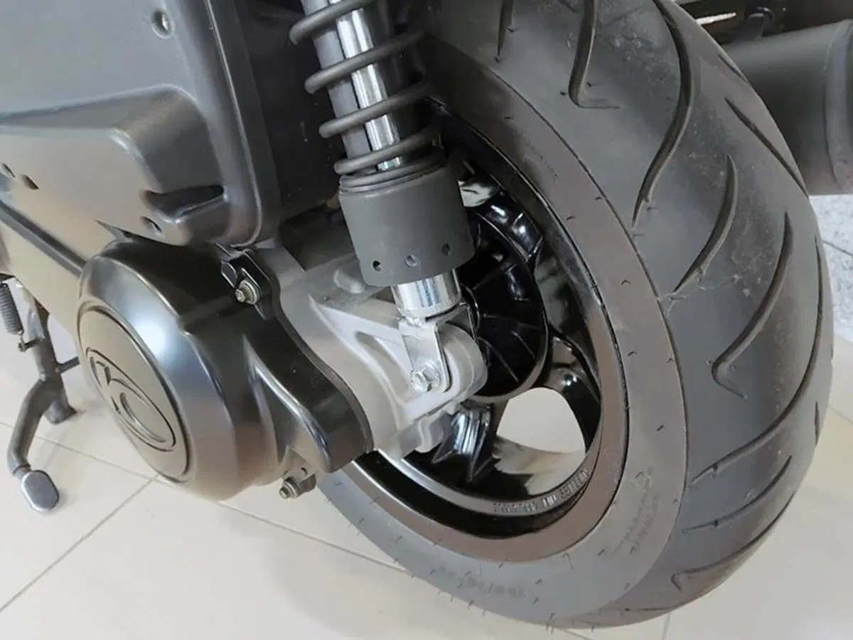 Kymco Xciting 300i R (2007 - 14) (4)